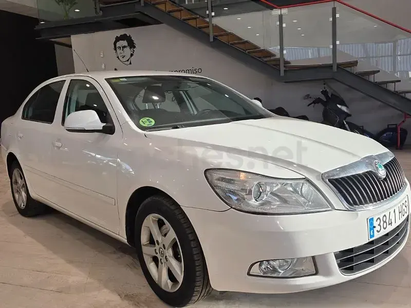 Usado Skoda Octavia Ambition 105 CV (77 kW) 2011 Blanco Berlina
