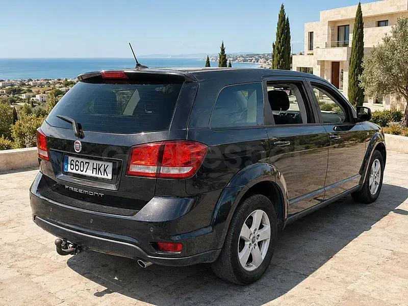 Usado Fiat Freemont Lounge 140 CV (102 kW) 2012 Negro SUV