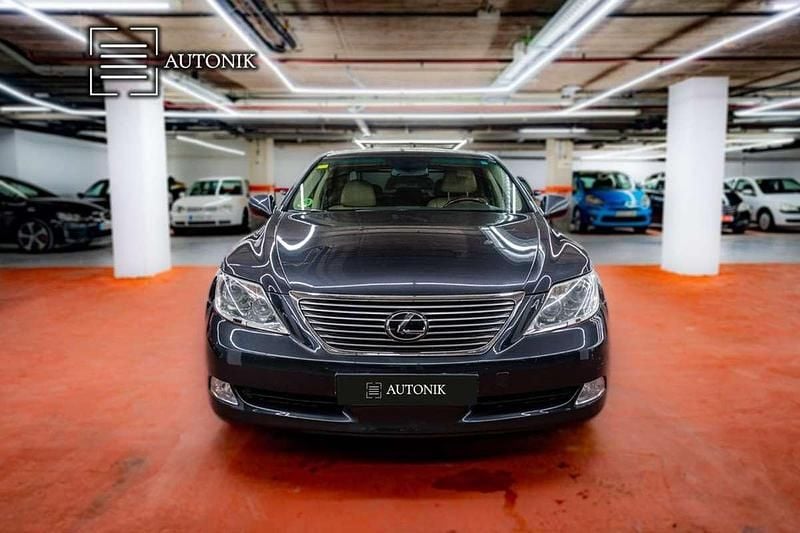 Usado Lexus LS460 Executive Line 381 CV (280 kW) 2007 Gris / plata Berlina