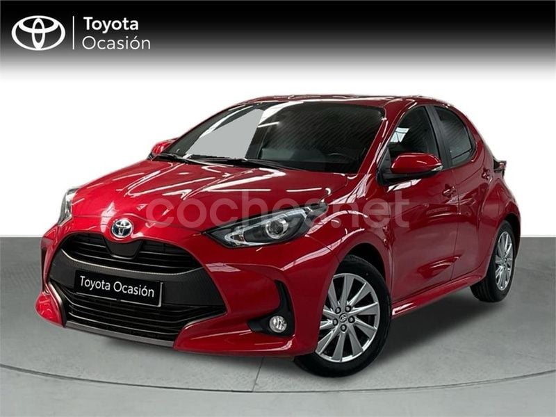 Rojo Usado 2024 Toyota Yaris Hybrid Active Berlina | 21.900 € (Precio justo) - Imagen 1/4