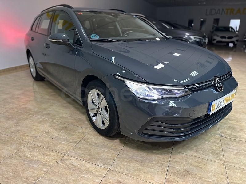 Usado VW Golf VIII Life 115 CV (84 kW) 2021 Gris / plata Familiar