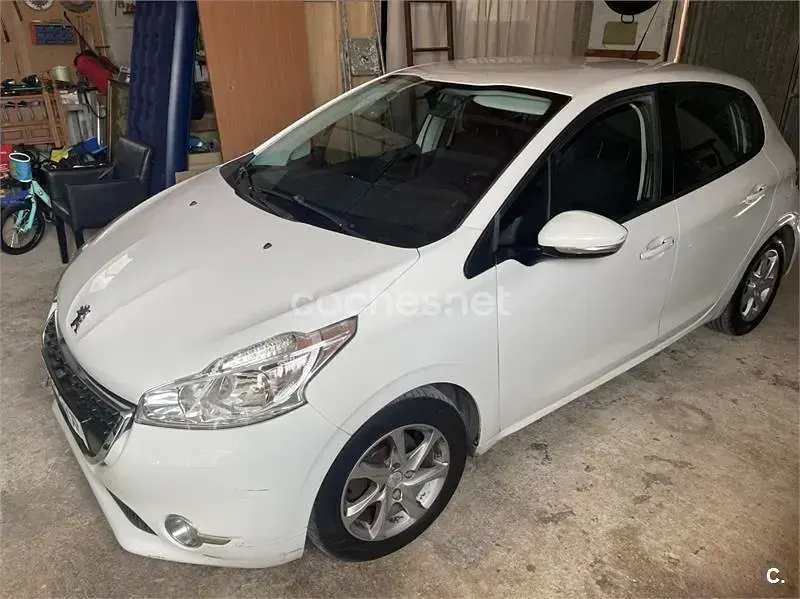 Usado Peugeot 208 Active 82 CV (60 kW) 2014 Blanco Utilitario