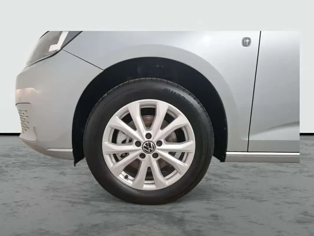 Usado VW Caddy Comfortline 102 CV (75 kW) 2026 Plateado Monovolumen