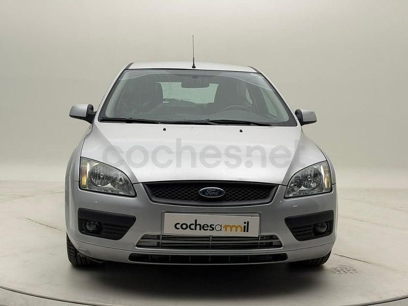 Usado Ford Focus Trend 116 CV (85 kW) 2007 Gris / plata Berlina