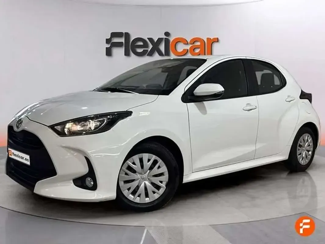 Usado Toyota Yaris Active 111 CV (81 kW) 2020 Blanco Utilitario