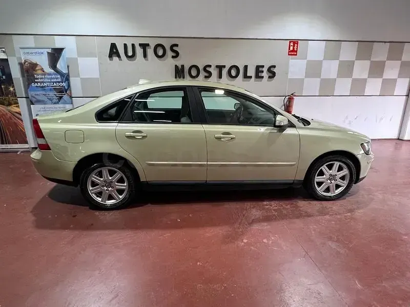 Begagnad Volvo S40 Momentum 136 HK (100 kW) 2009 Beige Sedan