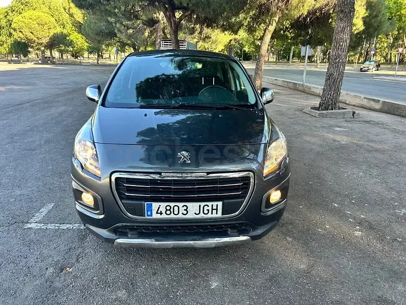 Usado Peugeot 3008 Style 120 CV (88 kW) 2015 Gris / plata Familiar