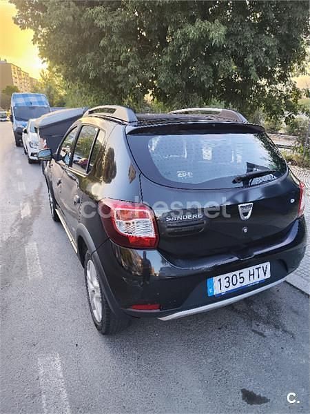 Usado Dacia Sandero Stepway 90 HP (66 kW) 2013 Preto Sedan