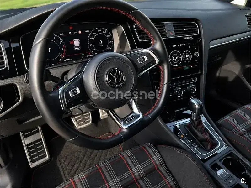 Usado VW Golf VII GTI 245 CV (180 kW) 2018 Gris / plata Berlina