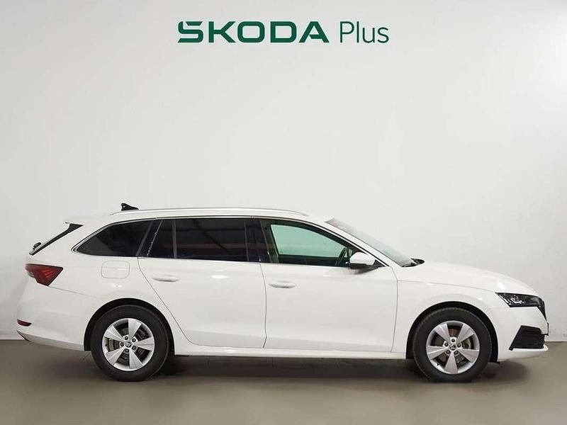 Usado Skoda Octavia Ambition 116 CV (85 kW) 2021 Blanco Utilitario