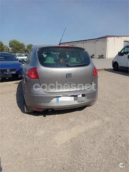 Usado Seat Altea Reference 102 CV (75 kW) 2005 Gris / plata Monovolumen