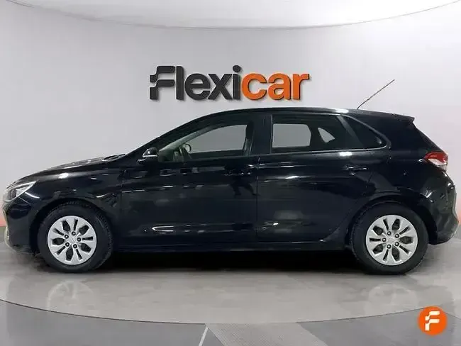 Usado Hyundai i30 GO! 95 CV (69 kW) 2017 Negro Berlina