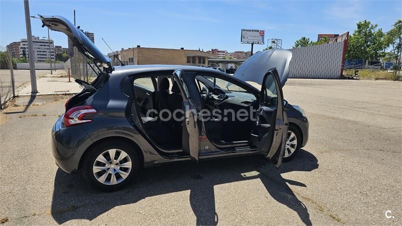 Gris / plata Usado 2015 Peugeot 208 Access Utilitario | 4700 € (Super precio) - Imagen 1/4