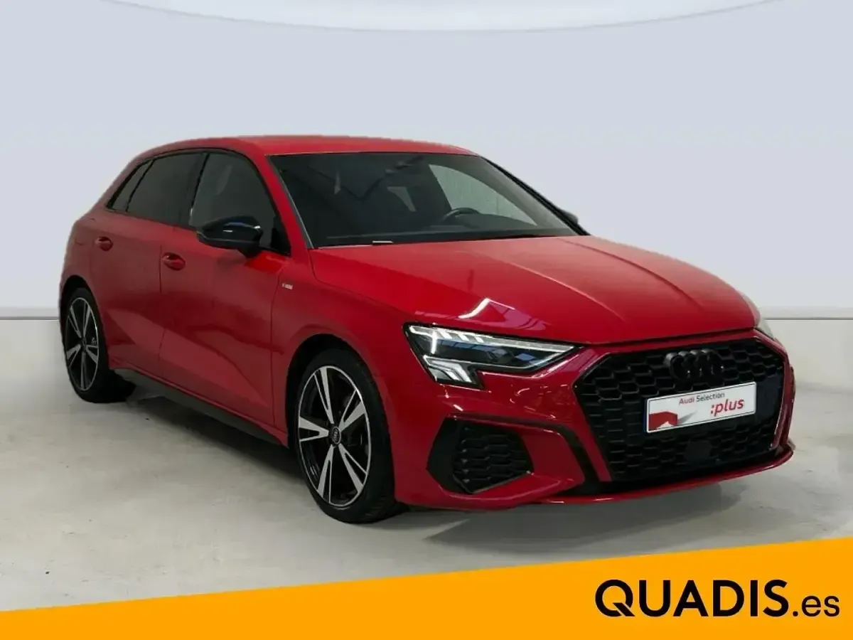 Usado Audi A3 Ambiente 150 CV (110 kW) 2021 Rojo Berlina