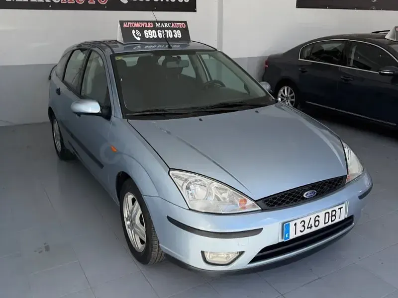 Usado Ford Focus Ghia 100 CV (73 kW) 2005 Azul Berlina