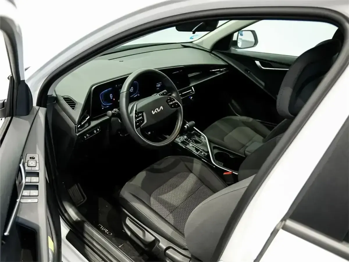 Usado Kia Niro 129 CV (94 kW) 2025 Blanco SUV