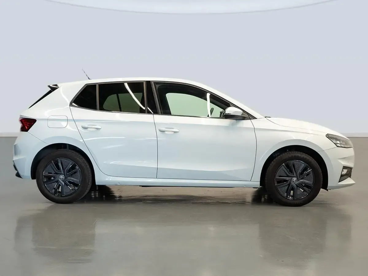 Usado Skoda Fabia 95 CV (69 kW) 2026 Blanco Utilitario