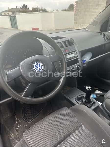 Usado VW Polo Trendline 64 CV (47 kW) 2002 Verde Berlina