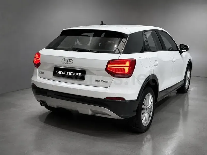 Usado Audi Q2 Design 116 CV (85 kW) 2018 Blanco SUV