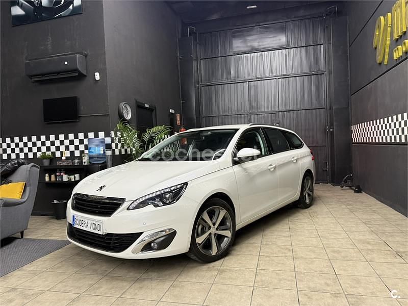 Usado Peugeot 308 SW Allure 120 CV (88 kW) 2017 Blanco Familiar