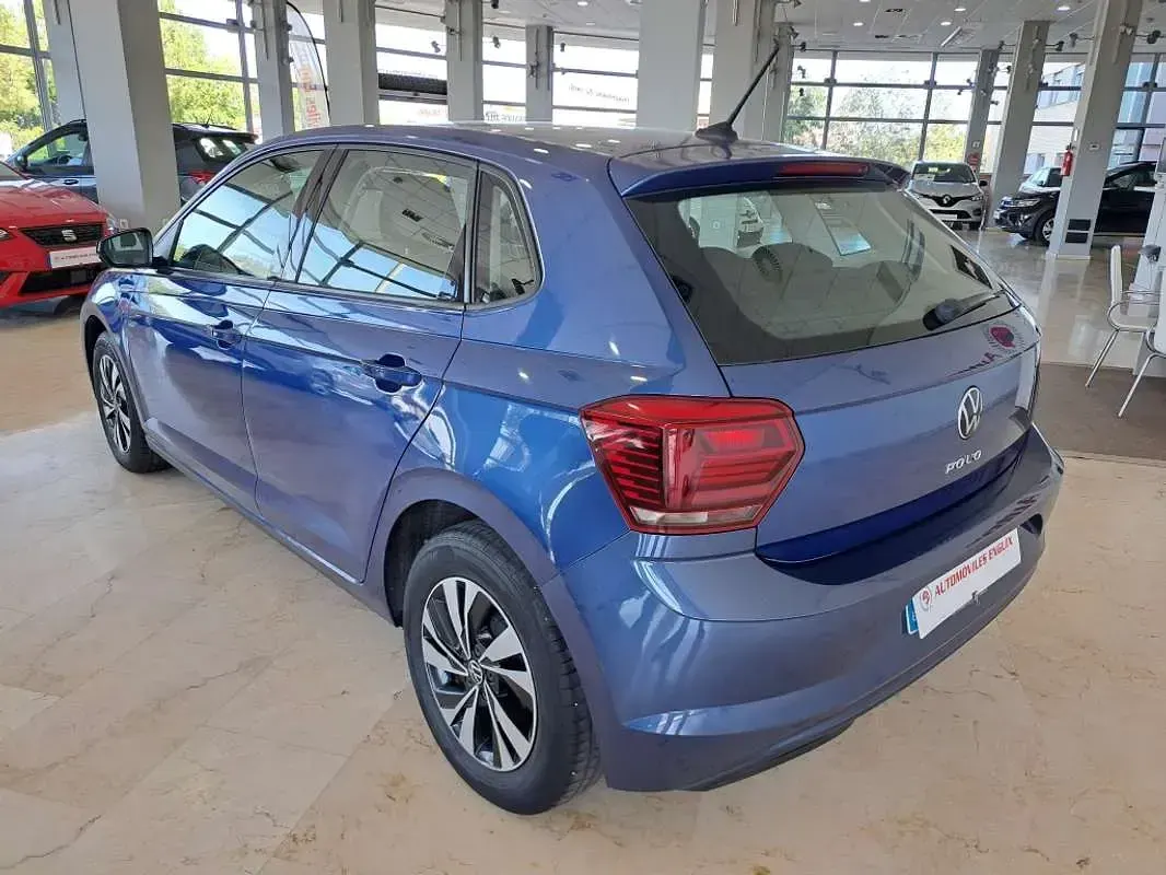 Usado VW Polo Life 95 CV (69 kW) 2021 Azul Utilitario