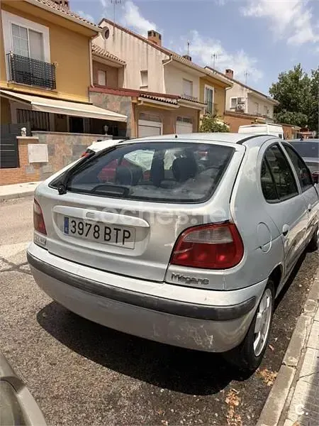 Usado Renault Mégane II 80 CV (58 kW) 2002 Gris / plata Berlina