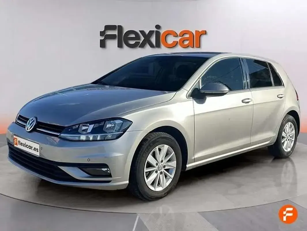 Usado VW Golf VII Advance 116 HP (85 kW) 2020 Cinzento Citadino