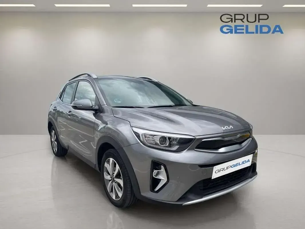 Usado Kia Stonic 101 CV (74 kW) 2025 Gris SUV