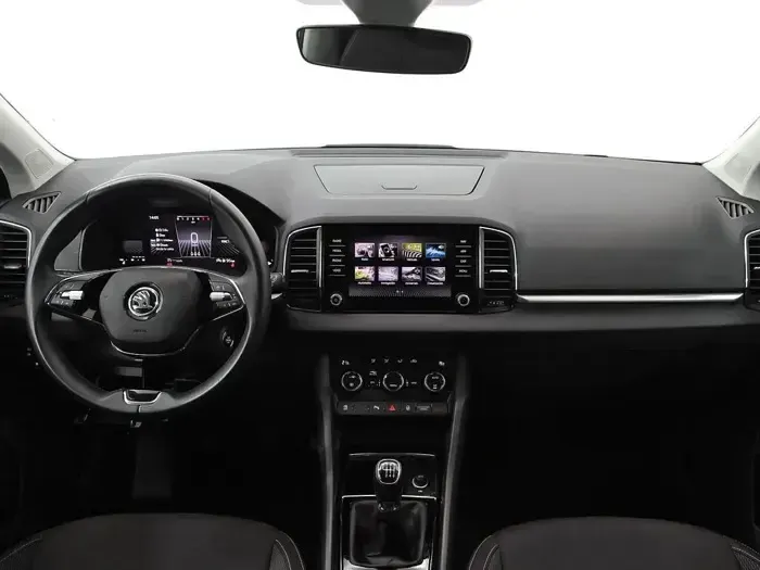 Usado Skoda Karoq Selection 110 CV (80 kW) 2024 Blanco SUV