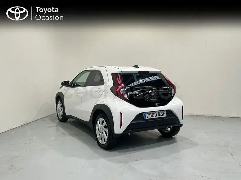 Usado Toyota Aygo X Play 72 CV (52 kW) 2024 Blanco SUV