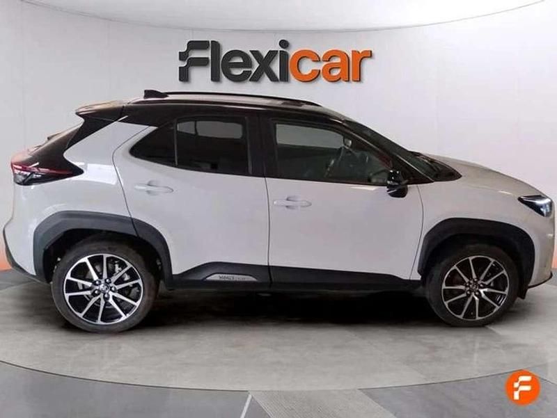 Usado Toyota Yaris Cross Sport 132 CV (97 kW) 2024 Blanco SUV