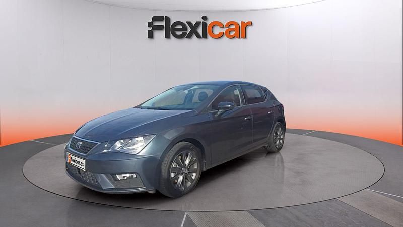 Usado Seat Leon Style 131 HP (96 kW) 2020 Cinzento Sedan