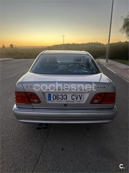 Usado Mercedes E55 AMG AMG 354 CV (260 kW) 1999 Gris / plata Berlina