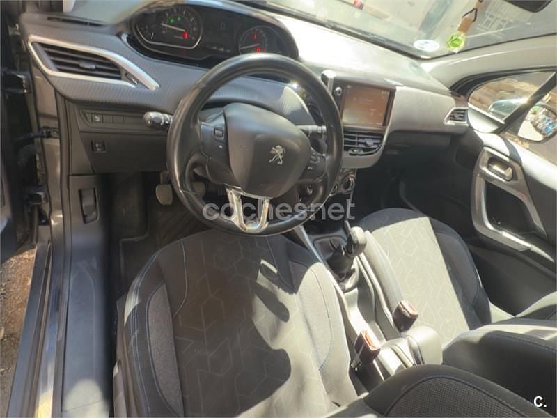 Usado Peugeot 2008 Access 82 CV (60 kW) 2018 Gris / plata SUV
