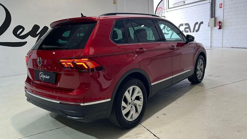 Usado VW Tiguan Life 150 CV (110 kW) 2022 Rojo SUV