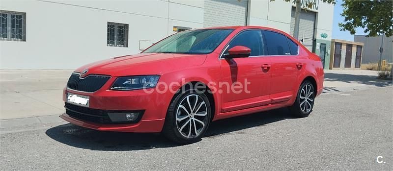 Usado Skoda Octavia Style 150 CV (110 kW) 2017 Rojo Berlina