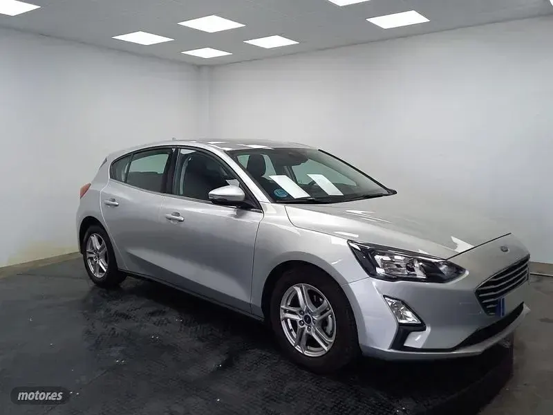 Usado Ford Focus Trend+ 125 CV (91 kW) 2021 Gris Berlina