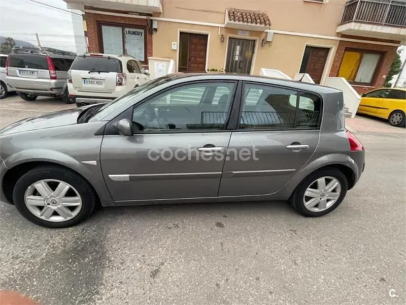 Usado Renault Mégane 105 CV (77 kW) 2006 Negro Berlina