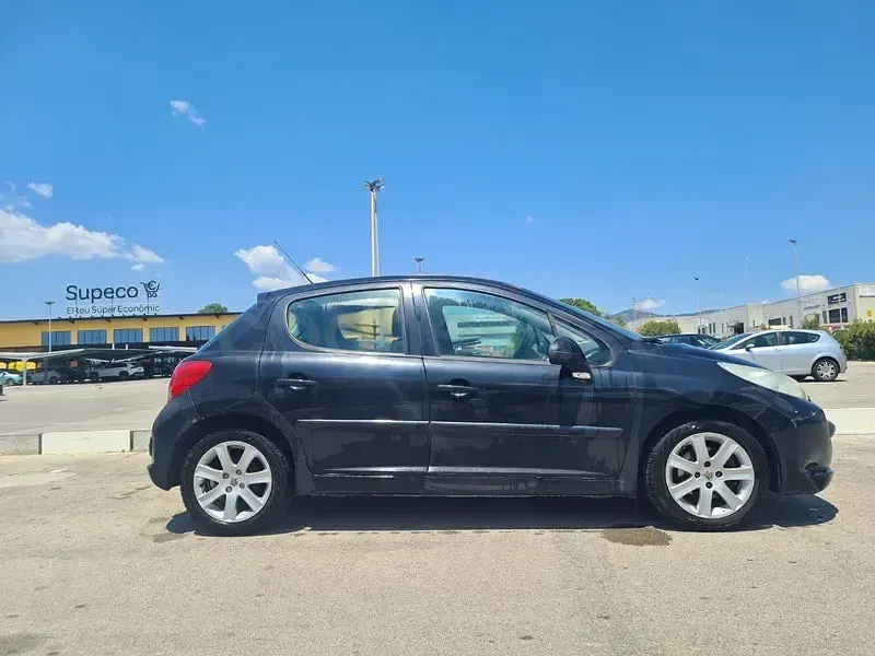 Usado Peugeot 207 110 CV (80 kW) 2007 Negro Berlina