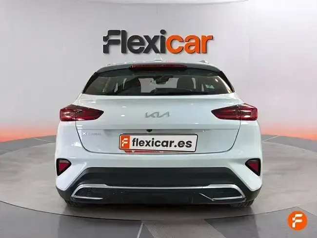 Usado Kia XCeed 100 CV (73 kW) 2024 Blanco SUV