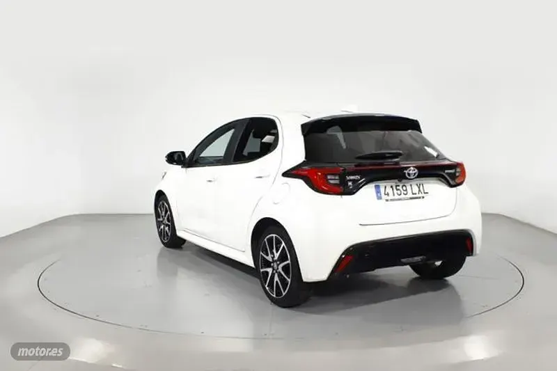 Usado Toyota Yaris Style 116 CV (85 kW) 2022 Blanco Utilitario