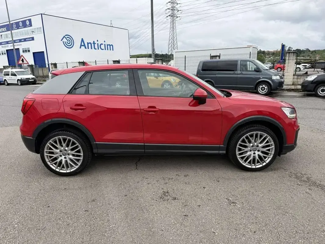 Usado Audi Q2 Sport 116 CV (85 kW) 2018 Rojo SUV