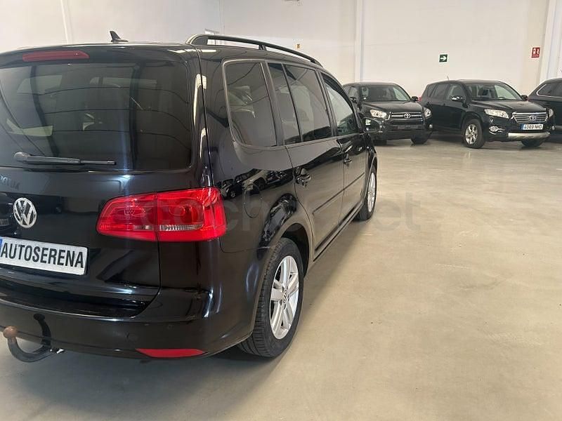 Usado VW Touran Advance 140 CV (102 kW) 2013 Gris / plata Monovolumen