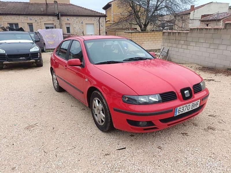 Usado Seat Leon 105 CV (77 kW) 2002 Rojo Utilitario