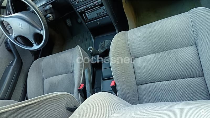 Usado Peugeot 605 135 CV (99 kW) 1994 Gris / plata Berlina