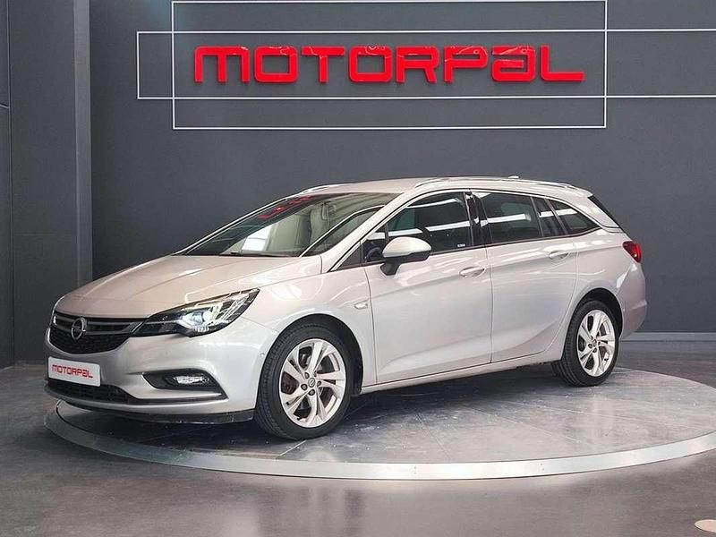 Usado Opel Astra Excellence 136 CV (100 kW) 2017 Gris Familiar