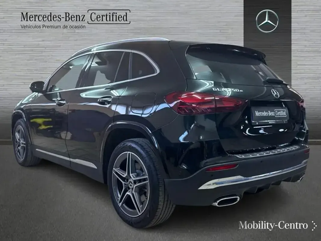 Usado Mercedes GLA250 163 CV (119 kW) 2025 Negro noche SUV