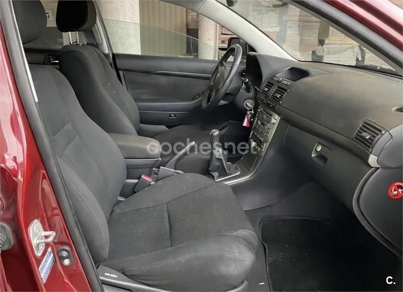 Usado Toyota Avensis Sol 129 CV (94 kW) 2007 Granate Berlina