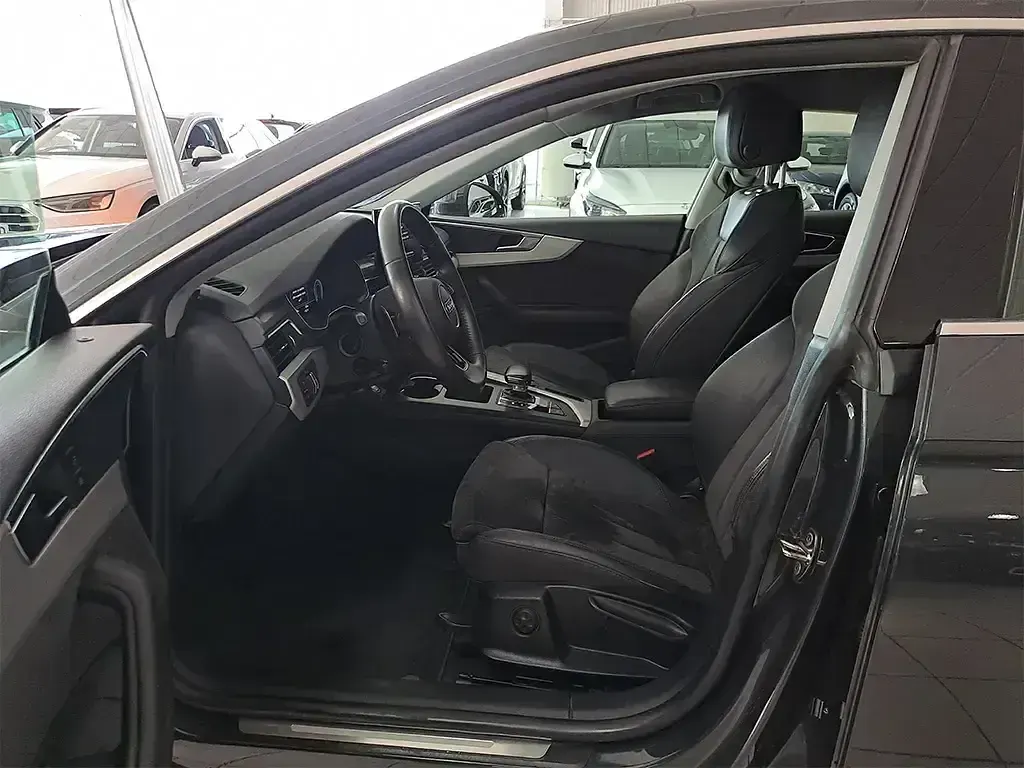 Usado Audi A5 Sportback Advanced 163 CV (119 kW) 2020 Gris Utilitario