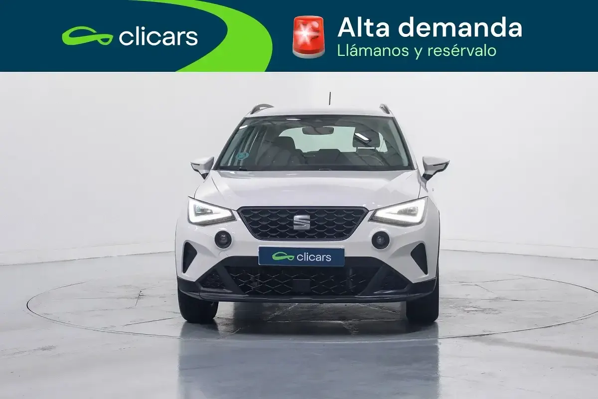 Usado Seat Arona Style 110 CV (80 kW) 2023 Blanco SUV